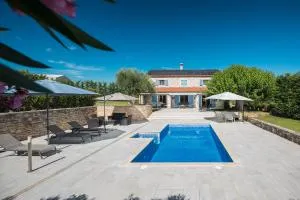 Mon Perin Castrum - House of Nice Memories - Bale