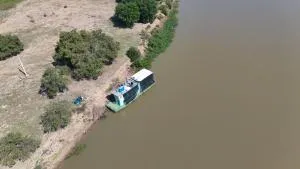 Barco Casa Pantanal Toca da Onça - Poconé