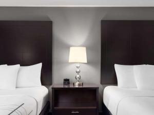 Queen Room with Two Queen Beds room in La Quinta by Wyndham Santa Clarita - Valencia