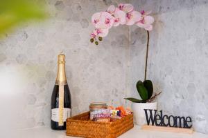 Highrise Skyline Spectacular View Luxury 2B2B1C