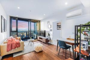 Highrise Skyline Spectacular View Luxury 2B2B1C