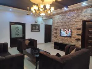 3BHK First Floor Near Emporium Mall & Expo Center - لاهور