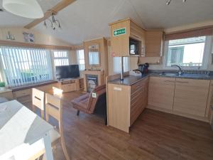 Sea and Mountain view Sunbeach Holiday Snowdonia