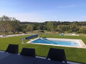 Invitation au voyage villa indépendante avec piscine billard et spa