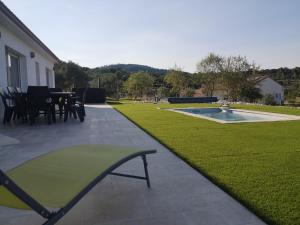 Invitation au voyage villa indépendante avec piscine billard et spa