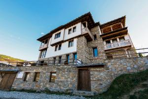 Панорама хаус Лещен и еко къщи Дървена и Землянка