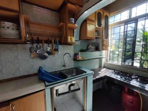 ZE II Homestay_Cameron
