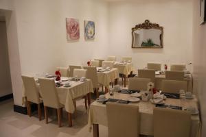 OYO Firs Lodge London Heathrow