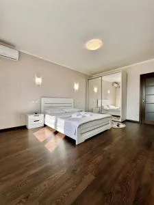 ApartPoltava СВІТЛІ просторі апартаменти 80м2 , 2-ОКРЕМІ кімнати, НОВОБУДОВА Центр ЧЕК банківський - Patlayevka