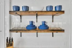 Classic West Hartford Center Apartment - Bloomfield