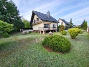 Ferienhaus am Waldrand in der Nähe eines Badesees