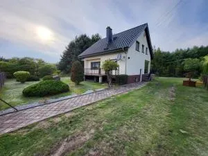 Ferienhaus am Waldrand in der Nähe eines Badesees - Grodziec