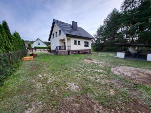 Ferienhaus am Waldrand in der Nähe eines Badesees