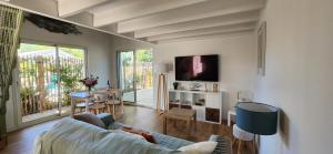 Maisons de vacances LesOyats33 - Maisonnette avec acces Piscine : photos des chambres