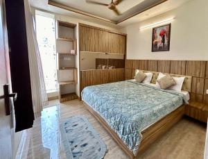 A radiant villa on Ganges with modern amenities