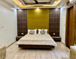 A radiant villa on Ganges with modern amenities