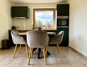 Cozy & Chic - Apartment with a private patio