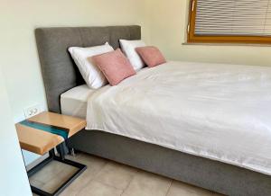 Cozy & Chic - Apartment with a private patio