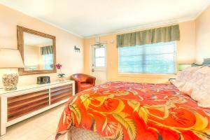 Tropic Terrace Suite #3 - Beachfront Resort