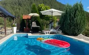 Vikendica sa bazenom - Kruševac