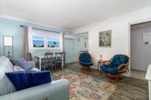 Tropic Terrace Suite #44 - Beachfront Resort