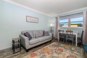 Tropic Terrace Suite #44 - Beachfront Resort