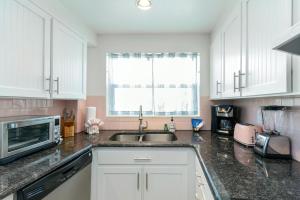 Tropic Terrace Suite #44 - Beachfront Resort