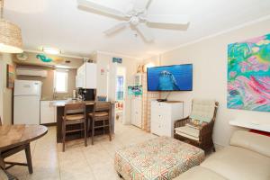 Tropic Terrace Suite #45 - Beachfront Resort