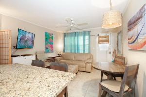 Tropic Terrace Suite #45 - Beachfront Resort