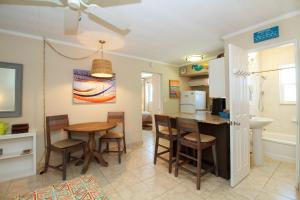 Tropic Terrace Suite #45 - Beachfront Resort