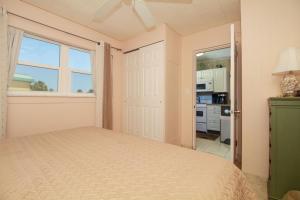 Tropic Terrace Suite #45 - Beachfront Resort
