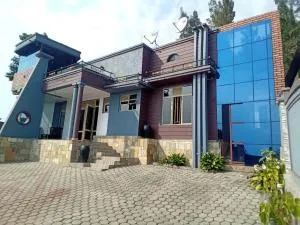 Queen Greenstars Apartment - Ruhengeri