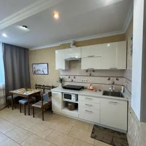 Уютная квартира с панорамой города - Khlibodarske