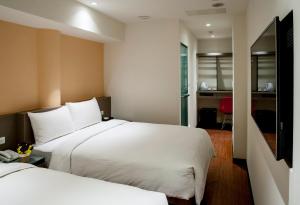 Phòng Deluxe Đôi Với 2 Giường Đôi (Deluxe Double Room with Two Double Beds)