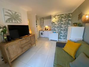 Charmant appartement en front de mer avec piscine