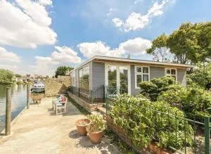 RIVER RETREAT- near Holloway U, Thorpe Park and Heathrow airport - 弗吉尼亚沃特