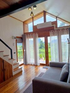 บ้านเพียงเขา