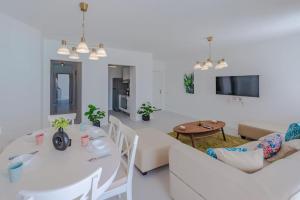 Elegant 3BR on Swan Lake Crystal Lagoon at Elgouna Families Only