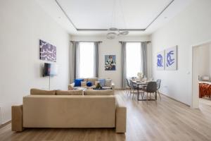 Central Budapest Oasis - Modern Charm, Timeless Comfort