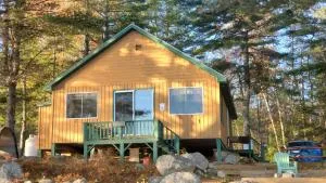 Beautiful lakefront cottage, Ambajejus Lake - Linneus