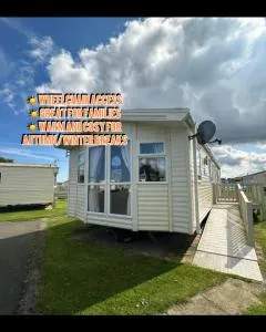 Luxury static caravan, 6 berth, Marine Holiday Park, Rhyl, Wales - 拉尔