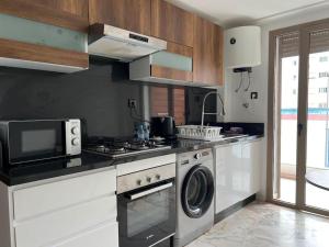 New Central Luxury 2BR 3Bath AC Terrace Garage