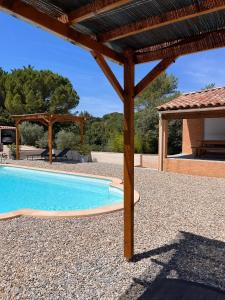 B&B / Chambres d'hotes Chambres d'hotes, B&B climatisees LA BORRELLIENNE : photos des chambres