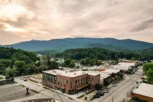 Bridge Creek Inn - Whetstone