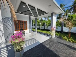 Sea Breeze Nilaveli - Komarankatavai