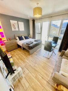 1 Bed Studio - Sleeps 2 - Parking - Wifi