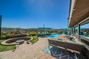 Lakeside Hilltop Retreat with Amazing Pool and Spa - Jamul