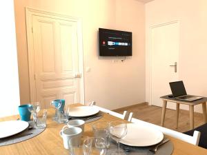 Appartements Appart-Village Le Creusot centre - Parking facile - Bus gare TGV 17 min : photos des chambres