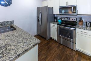 Elegant, Spacious 3bedroom Near Attractions Hot Tub Pool & Gym