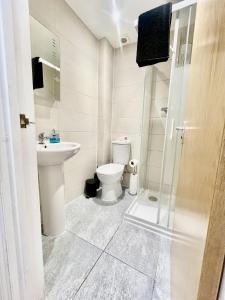 1 Bed Studio - Sleeps 2 - Parking - Wifi